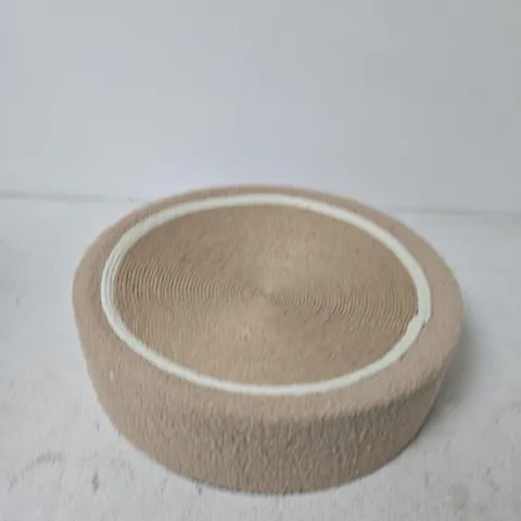 CAT SCRATCHING POST WITH ROUND BOWL