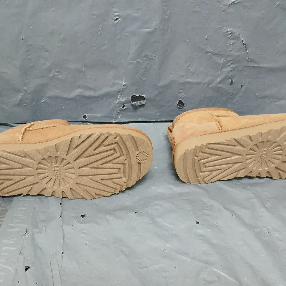 UNBOXED PAIR OF UGG BROWN BOOTS - UK 4 