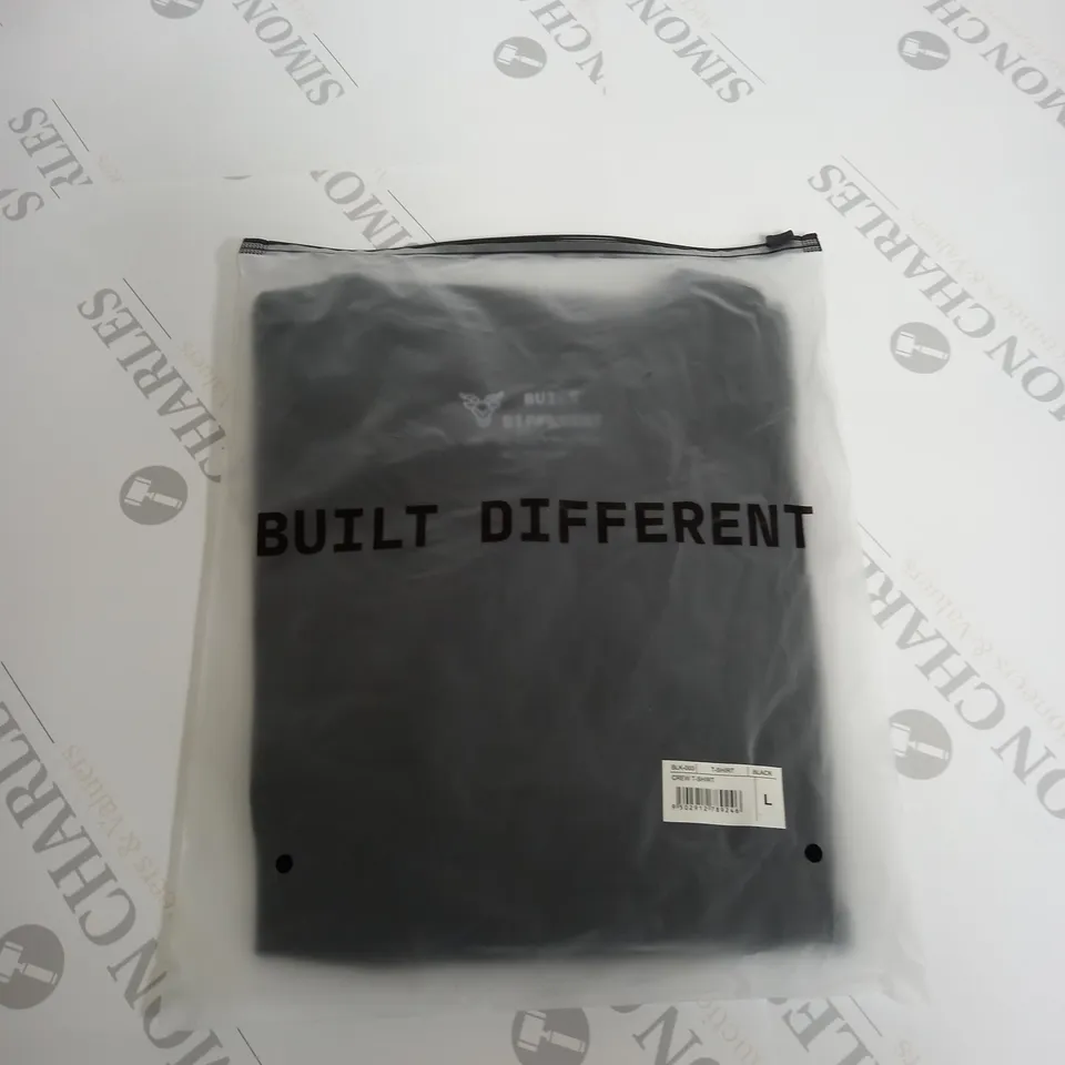 BAGGED BUILT DIFFERENT CREW NECK T-SHIRT SIZE L 