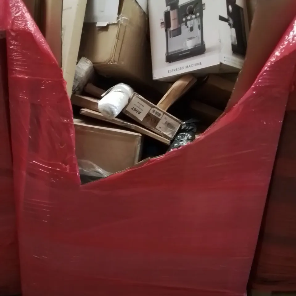PALLET CONTAINING VARIOUS ASSORTED BOXED HOUSEHOLD ITEMS TO INCLUDE: OFFICE CHAIR, BED RAIL, TOILET ORGANISER RACK, AREA RUGS AND LOTS MORE UNMARKED BOXED ITEMS 