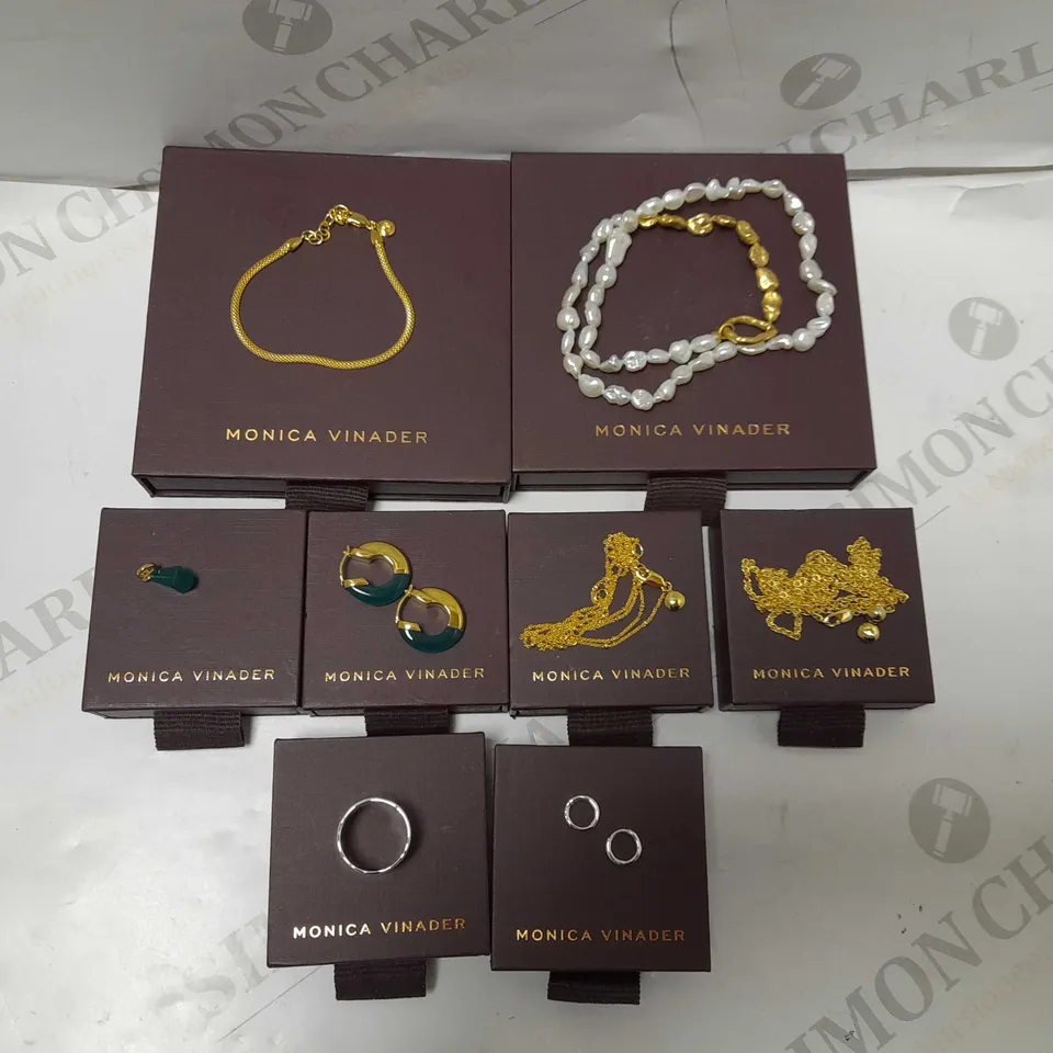 LOT OF APPROX 8 MONICA VINADER JEWELLERY TO INCLUDE GOLD EFFECT BRACELET, GOLD EFFECT NECKLACE AND SILVER EFFECT RING