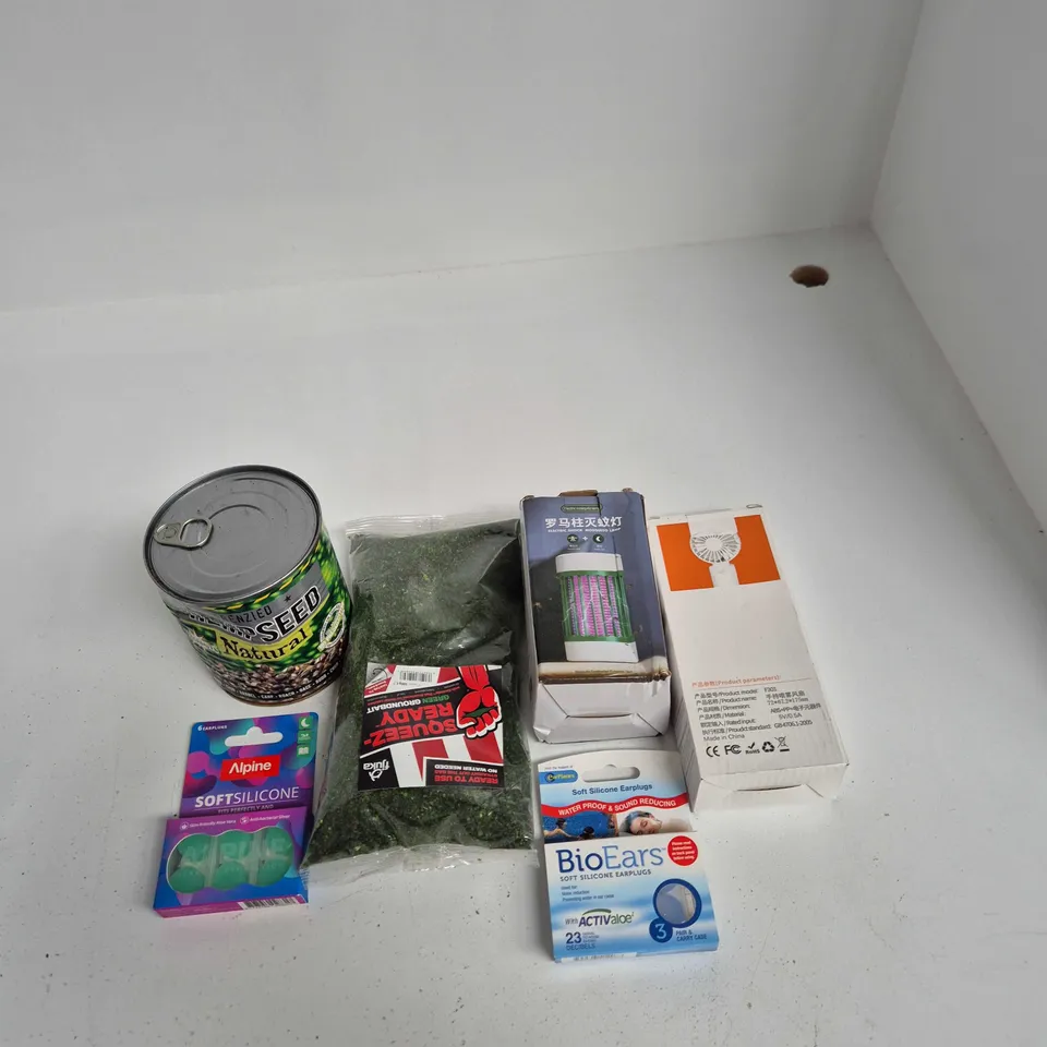 TOTE OF APPROXIMATELY 10 ASSORTED ITEMS INCLUDING A USB FAN, AN ELECTRIC MOSQUITO LAMP AND BIO EARS SOFT SILICONE EARPLUGS