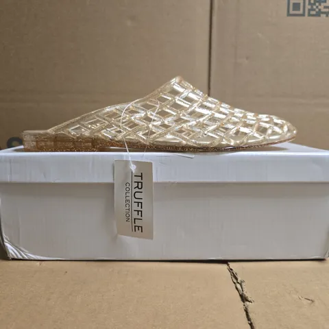 BOXED PAIR OF TRUFFLE COLLECTION DIYA WOMEN'S JELLY MULE SANDALS IN PEACH GLITTER SIZE 8