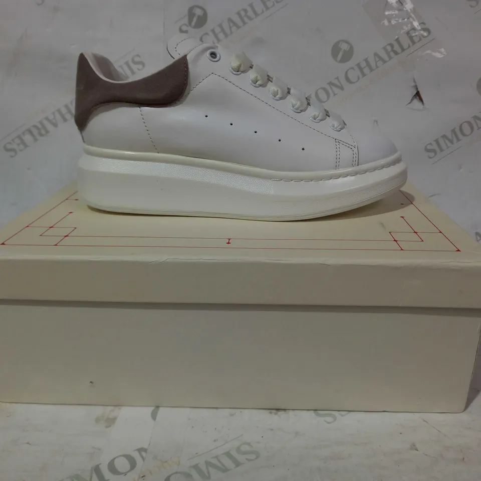 BOXED PAIR OF ALEXANDER MCQUEEN SHOES IN WHITE/KHAKI EU SIZE 37