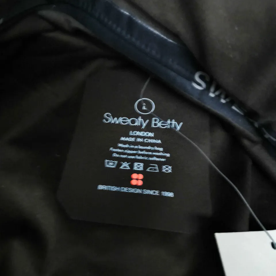 SWEATY BETTY GUIDE WATERPROOF PARKA IN KHAKI - SIZE L