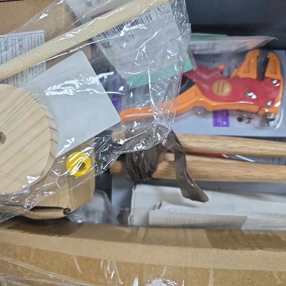 APPROXIMATELY 10 ASSORTED HOUSEHOLD ITEMS TO INCLUDE SHARPIE, 2-IN-1 WIRE STRIPPER & CUTTER, ETC