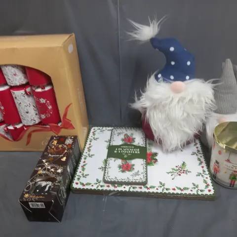 BOX OF APPROXIMATELY 20 ASSORTED CHRISTMAS ITEMS TO INCLUDE CANDLE, CRACKERS AND LIGHTS