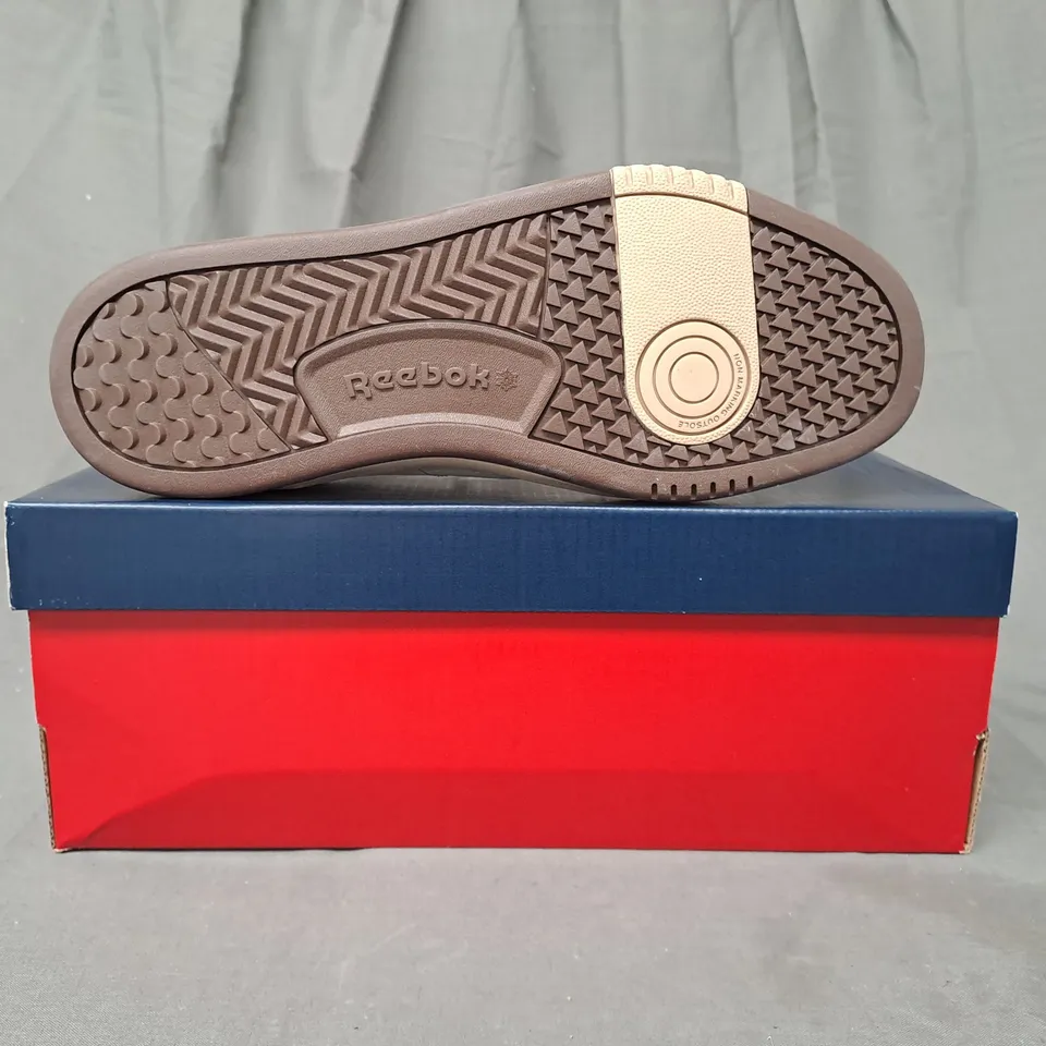 BOXED PAIR OF REEBOK PHASE COURT SHOES IN CREAM UK SIZE 7.5