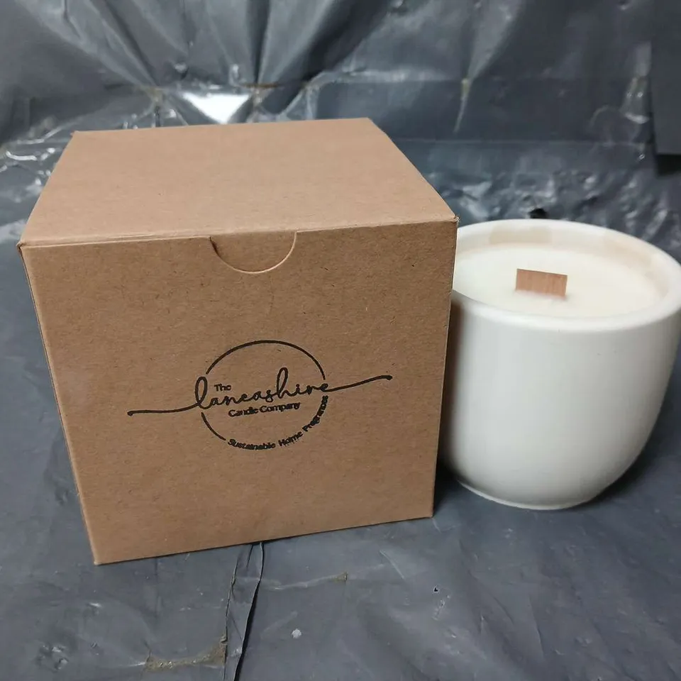 BOXED THE LANCASHIRE CANDLE COMPANY (BERGAMOT & PATCHOULI SCENTED CANDLE)