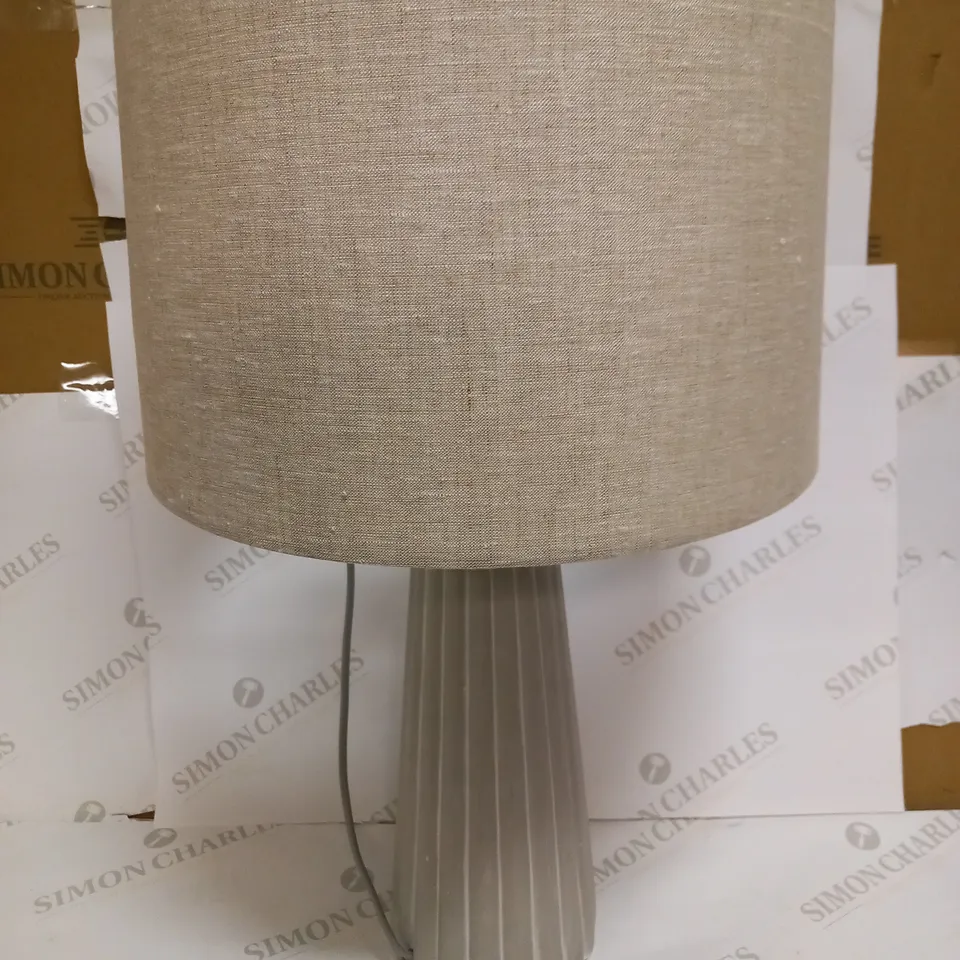 GREY SCALLOP TABLE LAMP WITH CONCRETE SHADE
