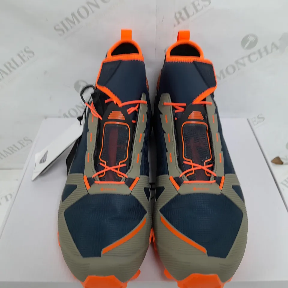 BOXED PAIR OF DYNAFIT TRAVERSE MID GORETEX SHOES IN BLUE/GREY/ORANGE - UK 11