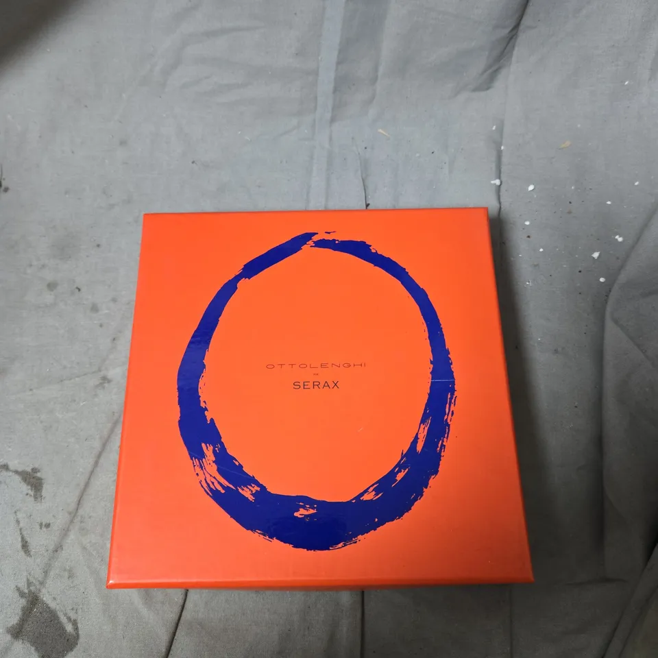 OTTOLENGHI FOR SERAX PLATE – LAPIS LAZULI SWIRL-DOTS WHITE, 19 CM-SET OF 3 