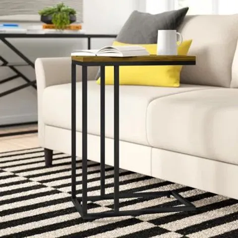 BOXED DOLORES SIDE TABLE