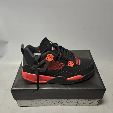 BOXED PAIR OF AIR JORDAN 4 RETRO SHOES IN BLACK/RED SIZE 8