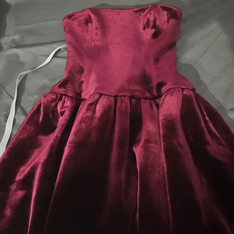 CLUB L LONDON VELVET PARTY DRESS – DEEP BURGUNDY SLEEVELESS - SIZE 6