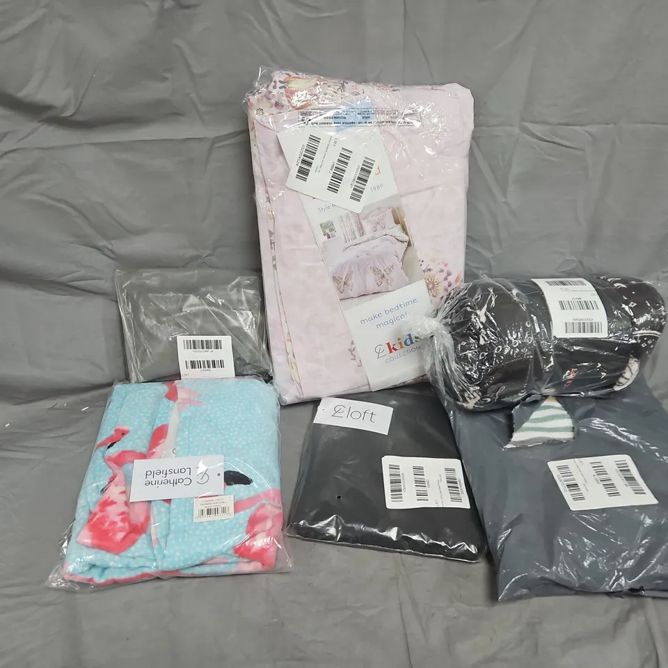 APPROXIMATELY 10 ASSORTED HOUSEHOLD ITEMS TO INCLUDE ENCHANTED WITCHCRAFTS THROW, COTTON TOWEL, FLAMINGO BEACH TOWEL, ETC