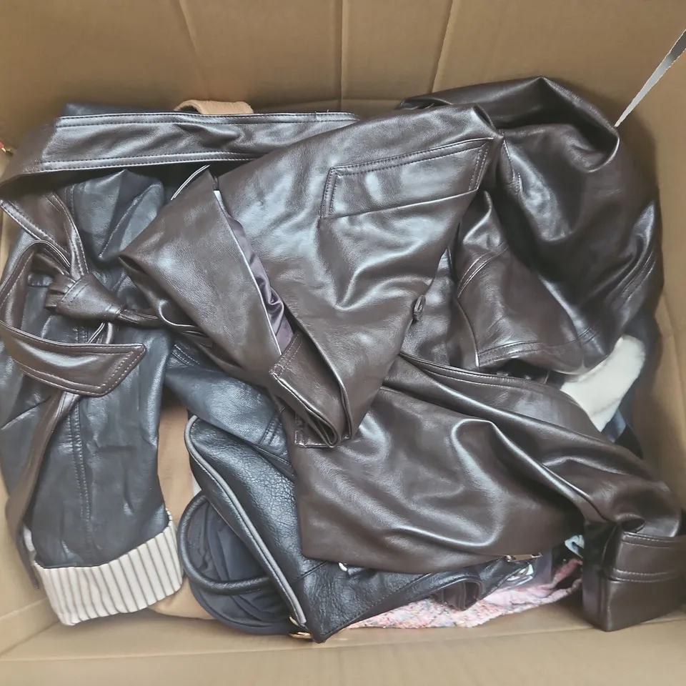 APPROXIMATELY 25 ASSORTED CLOTHING ITEMS IN VARIOUS SIZES, STYLES & COLOURS TO INCLUDE BRANDS SUCH AS PRETTYLITTLETHING, STRADIVARIUS, LISPY LONDON, ETC - COLLECTION ONLY