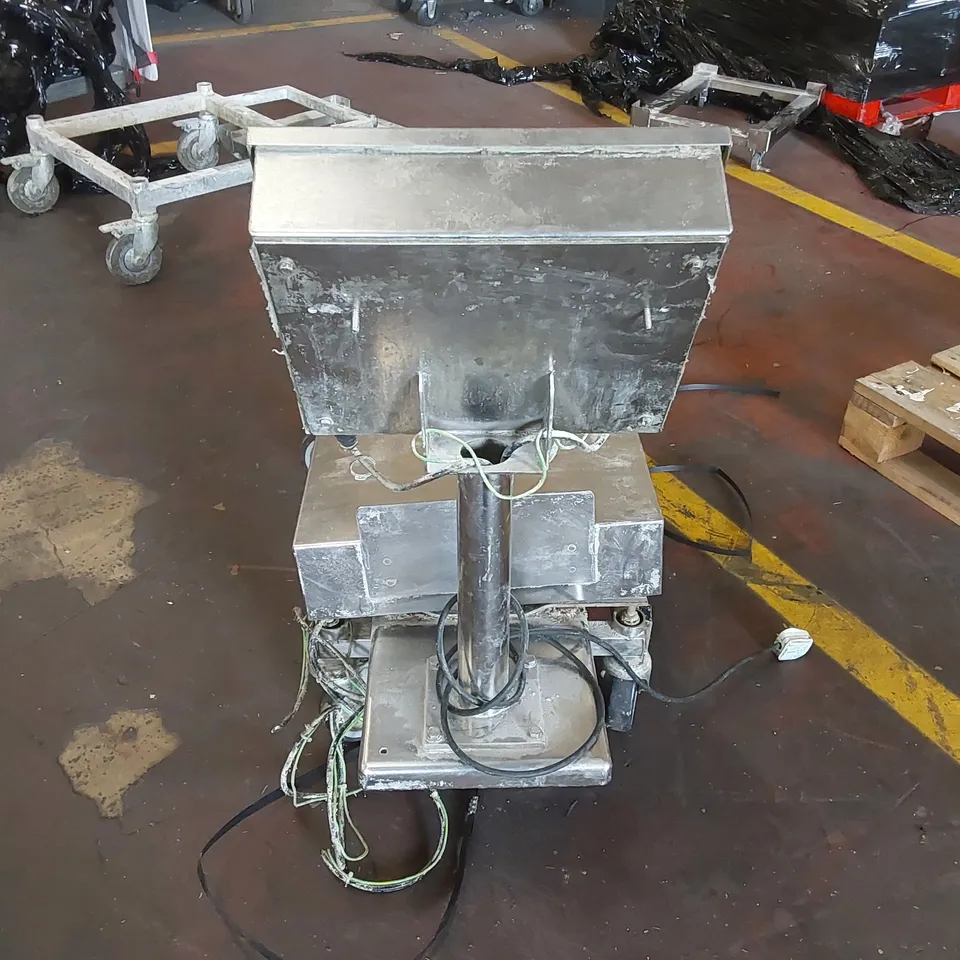 AVERY BERKEL L116 PORTABLE SCALE