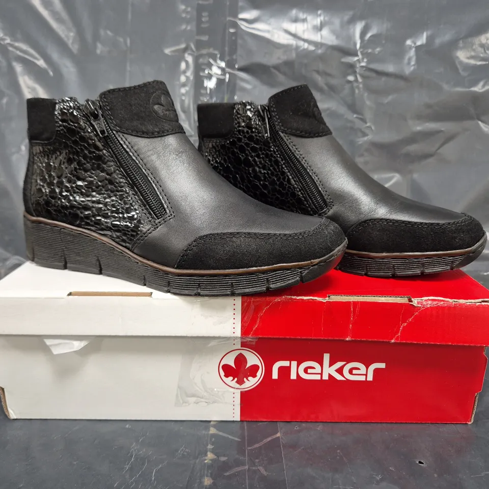 BOXED PAIR OF RIEKER ANKLE BOOTS IN BLACK SIZE 5