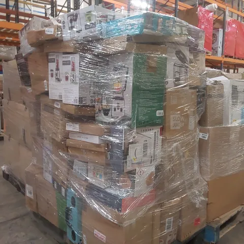 PALLET CONTAINING A VERY LARGE QUANTITY OF ASSORTED ITEMS INCLUDING: SLOW JUICER, RICE COOKER, MINI SEWING MACHINE, SILVERCREST SMOOTHIE MAKERS, MILK BROTHER ECT