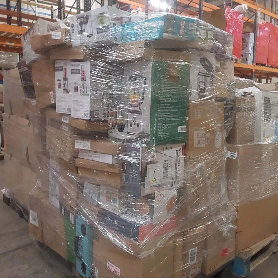 PALLET CONTAINING A VERY LARGE QUANTITY OF ASSORTED ITEMS INCLUDING: SLOW JUICER, RICE COOKER, MINI SEWING MACHINE, SILVERCREST SMOOTHIE MAKERS, MILK BROTHER ECT