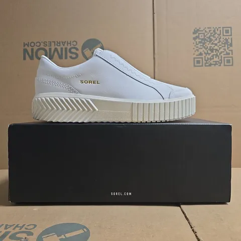BOXED PAIR OF SOREL ONA AVE SLIP-ON TRAINERS IN WHITE SIZE UK 7.5