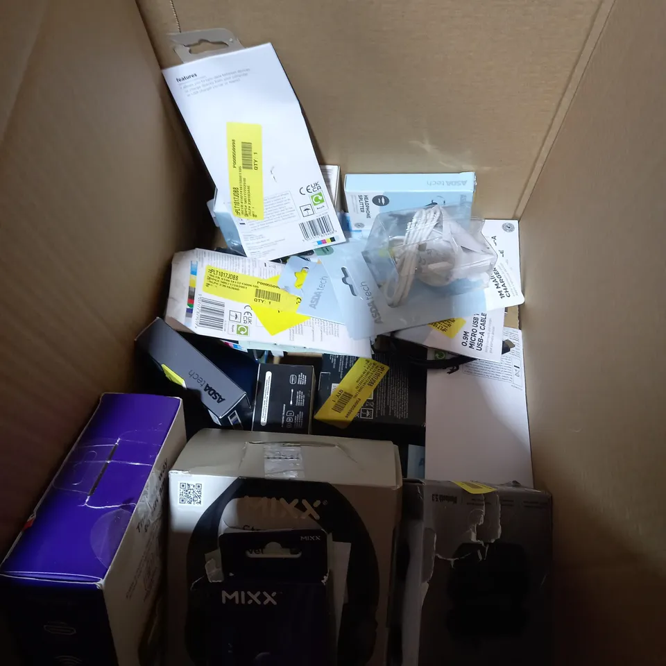 LOT OF ASSORTED ITEMS TO INCLUDE - TV AERIAL - WALL MOUNT FOR TV - HEADPHONES 