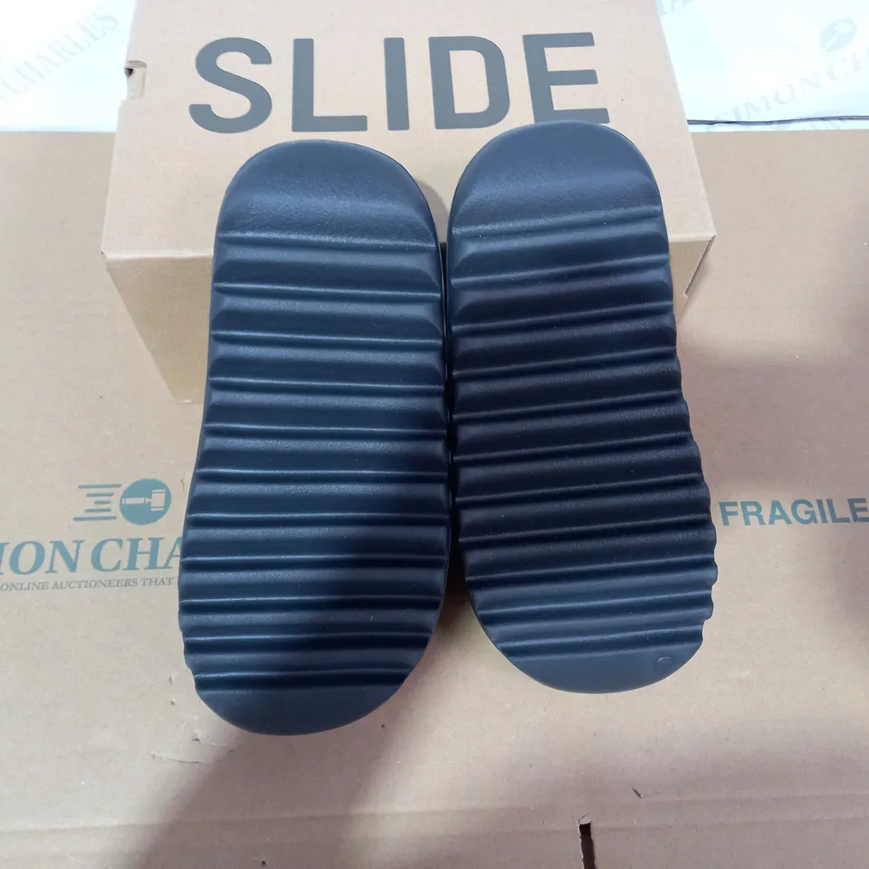 BOXED PAIR OF ADIDAS BLACK SLIDERS SIZE 10