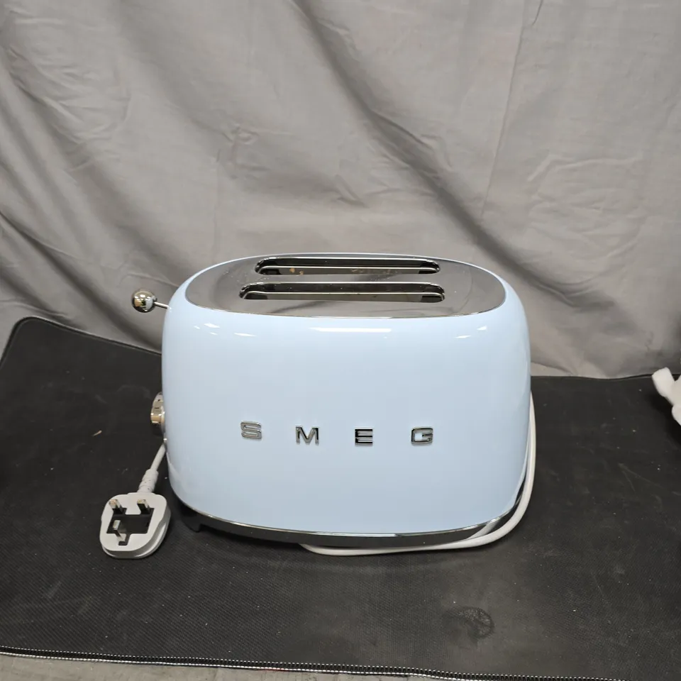 SMEG 2-SLICE TOASTER – LIGHT BLUE