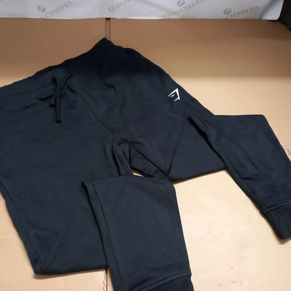 GYMSHARK BLACK JOGGERS - M
