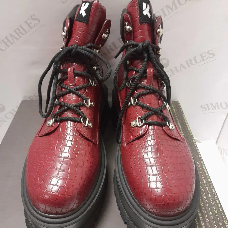 KOI SHADOW RUBY MEN'S PLATFORM BOOTS - SIZE 8