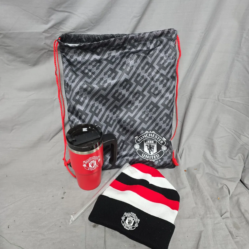 MANCHESTER UNITED GIFT SET TO INCLUDE HAT, BOTTLE, SPORTS BAG