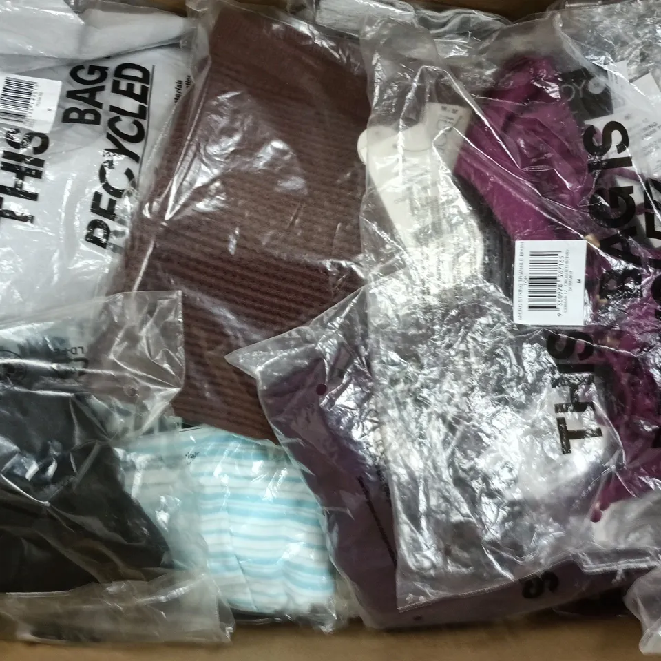 APPROXIMATELY 20 ASSORTED CLOTHING ITEMS IN VARIOUS SIZES, COLOURS & STYLES TO INCLUDE HOLD ME LONG SLEEVE, MINI SHORT, LOW RISE JEANS, ETC
