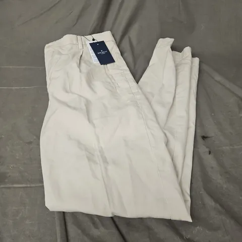 HACKETT SLOANE TAPERED DELAVE CHINO IN OFF WHITE SIZE 32R