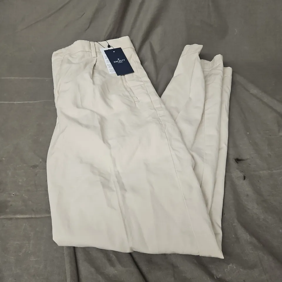 HACKETT SLOANE TAPERED DELAVE CHINO IN OFF WHITE SIZE 32R