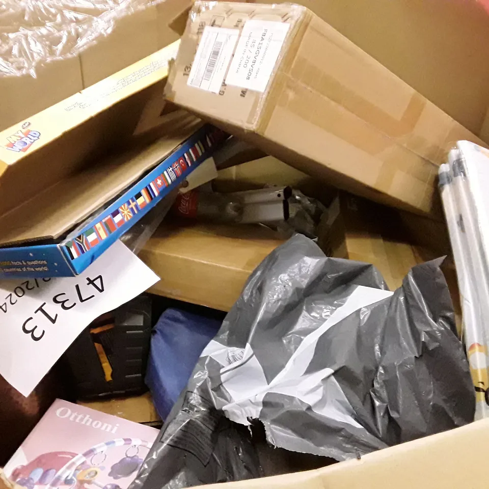 PALLET OF ASSORTED PRODUCTS INCLUDING MYWORLD KIDS MAP, CHRISTMAS GIFT BOX, SUPER SOFT PLAY MAT, RETRO TURNTABLE, CAMERA DANCE MAT