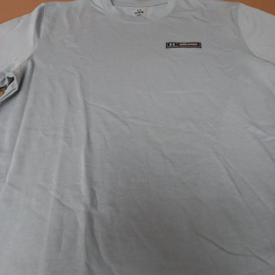 UNDER ARMOUR PERFORMANCE T SHIRT – SIZE M