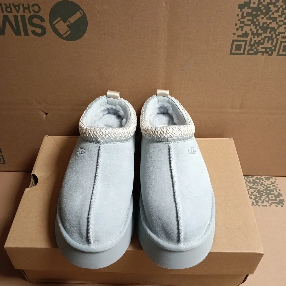 UGG BOOTS – LIGHT BLUE SUEDE WITH SHEARLING LINING - UK SIZE 6
