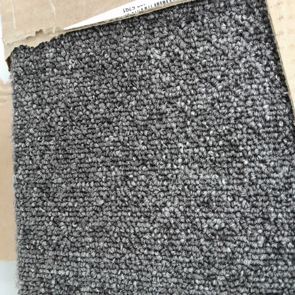 PACK OF 19 CARPET TILES 50 X 50CM
