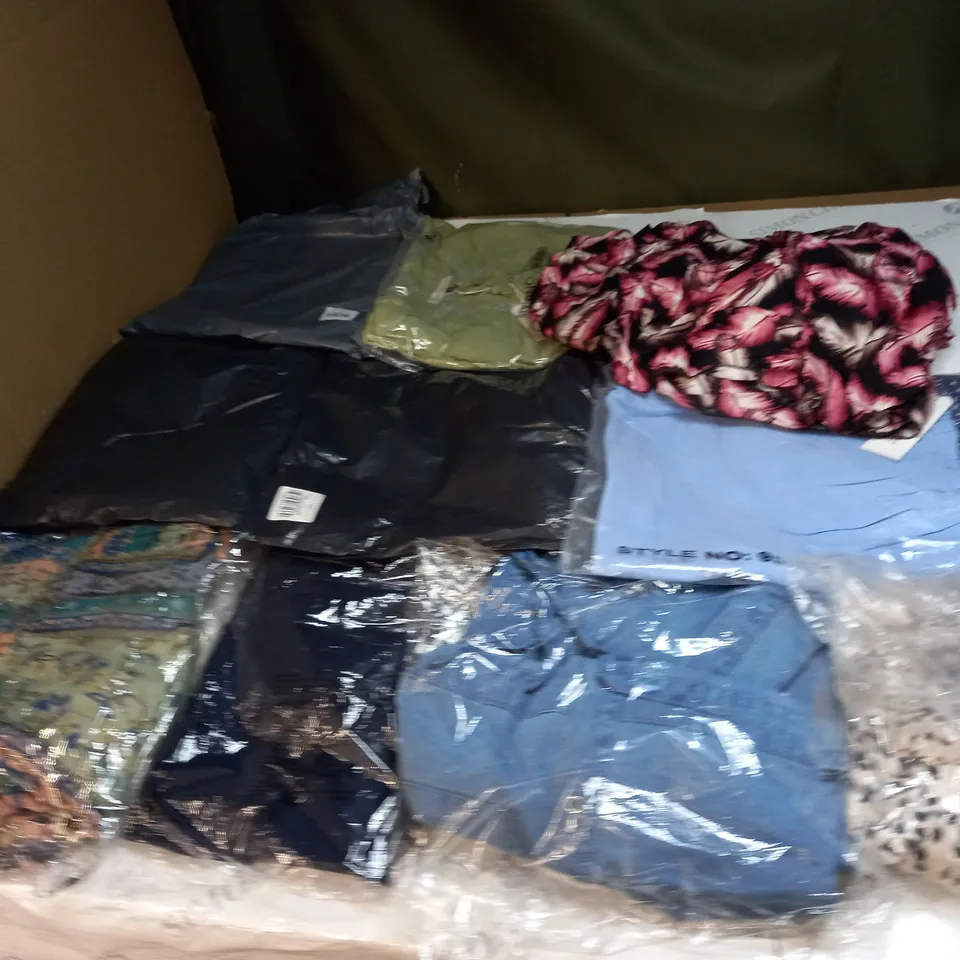 BAG OF APPROX 10 ASSORTED CLOTHING ITEMS TO INCLUDE - MAISON DE NIMES - EMELIA