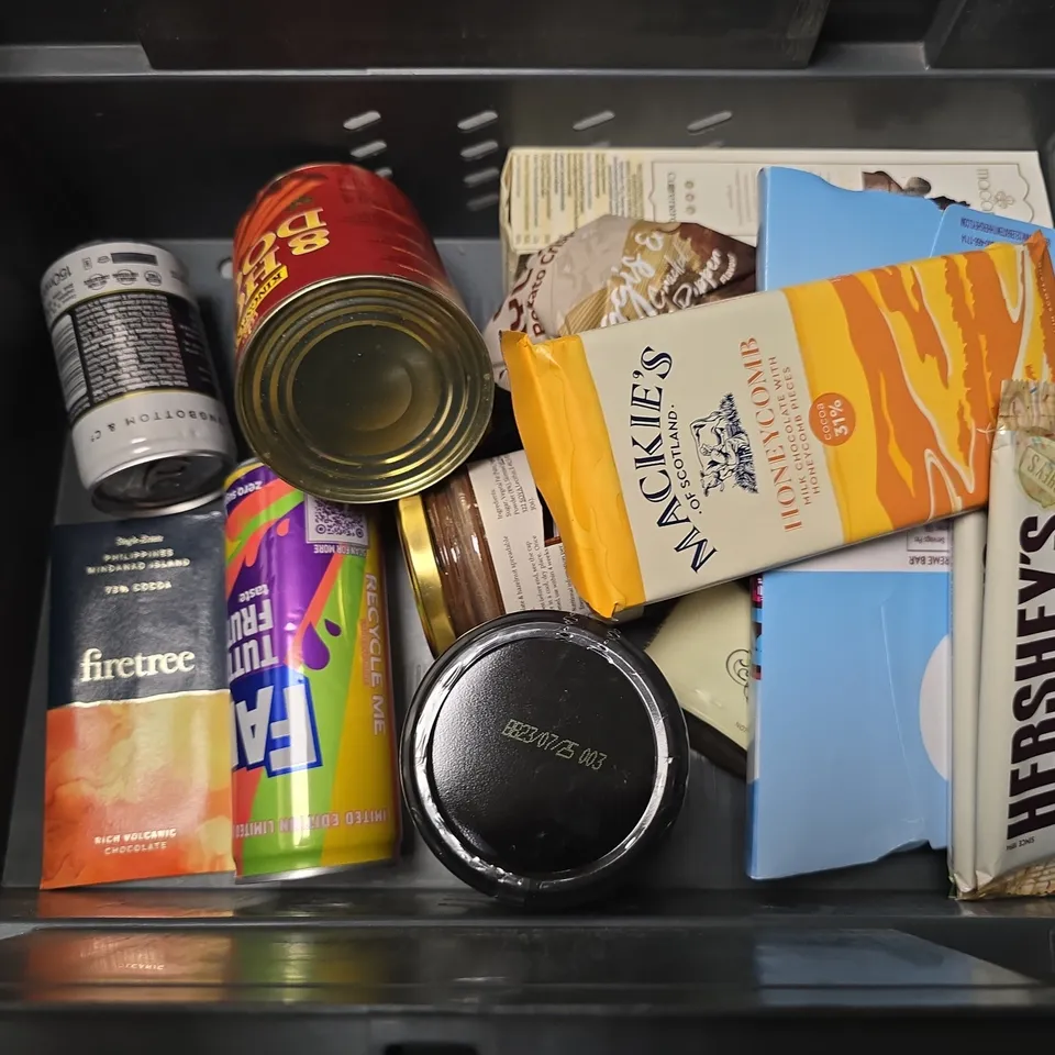 APPROXIMATELY 10 ASSORTED FOOD & DRINK ITEMS TO INCLUDE - HERSHEYS CHOCOLATE , FILBERTS ALMONDS , HERSHEYS NUGGETS ETC