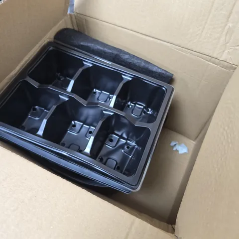 ASSORTED PLANT POTS AND 1 BRICK OF COCO COIR (BUNDLE)