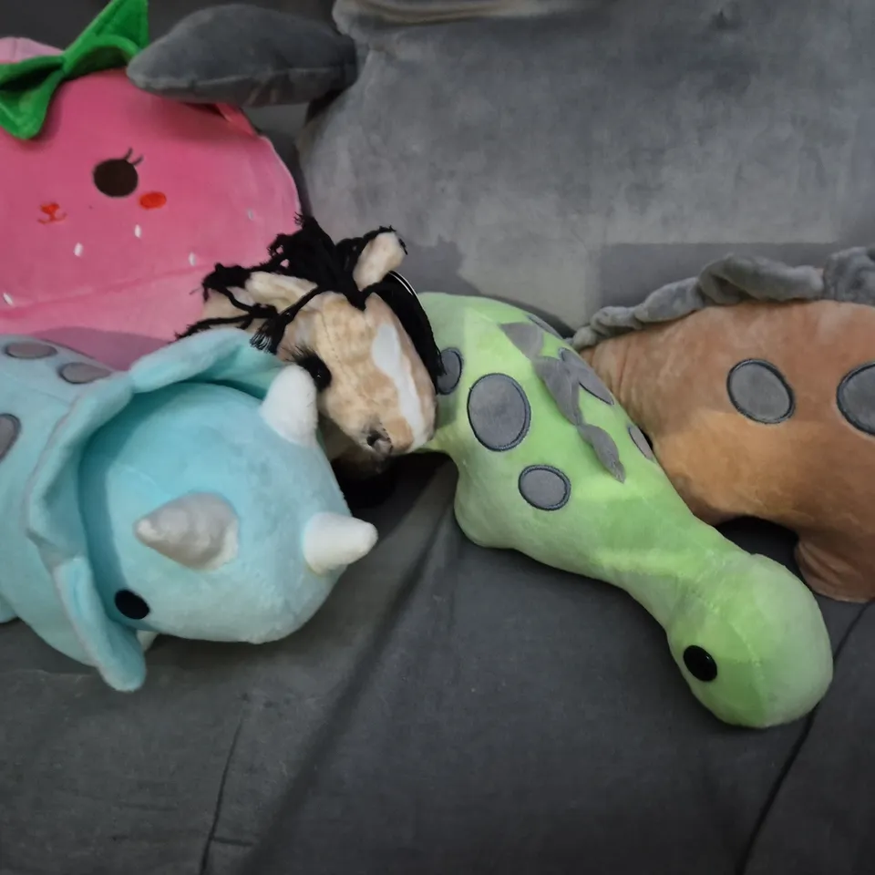 LOT OF 5 ASSORTED PLUSHIES