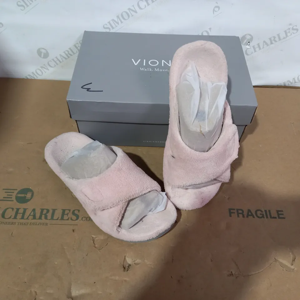 BOXED PAIR OF VIONIC SLIPPERS  - SIZE 5