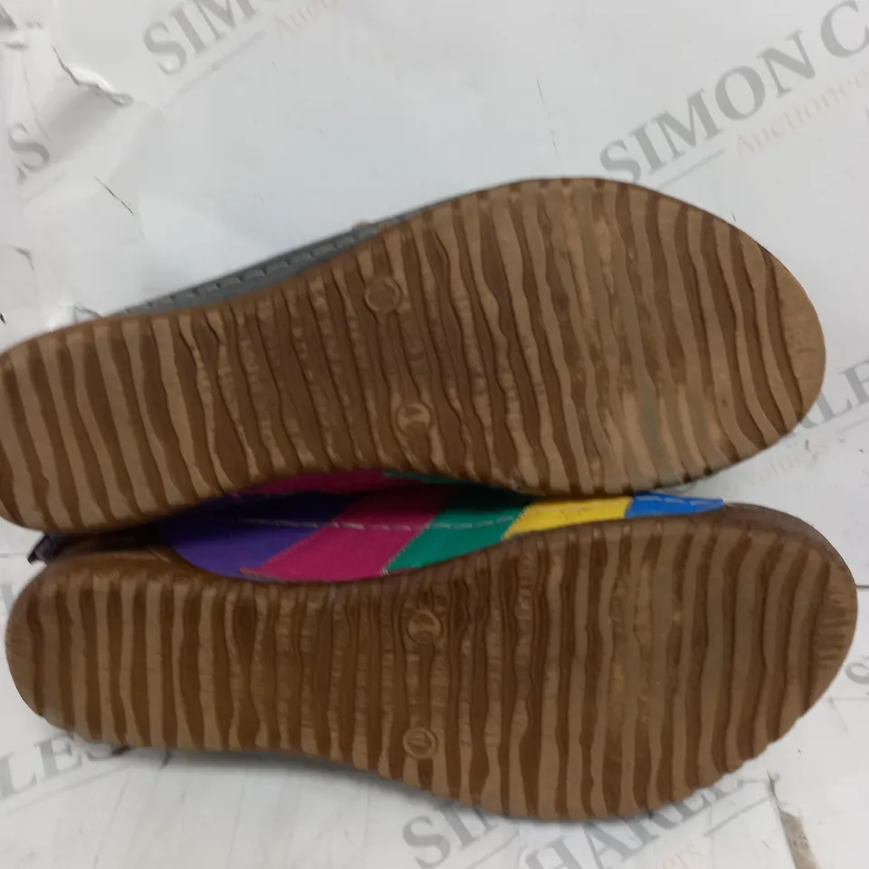 UNBOXED ASTRID RAINBOW FIREWORK SANDAL - SIZE 7