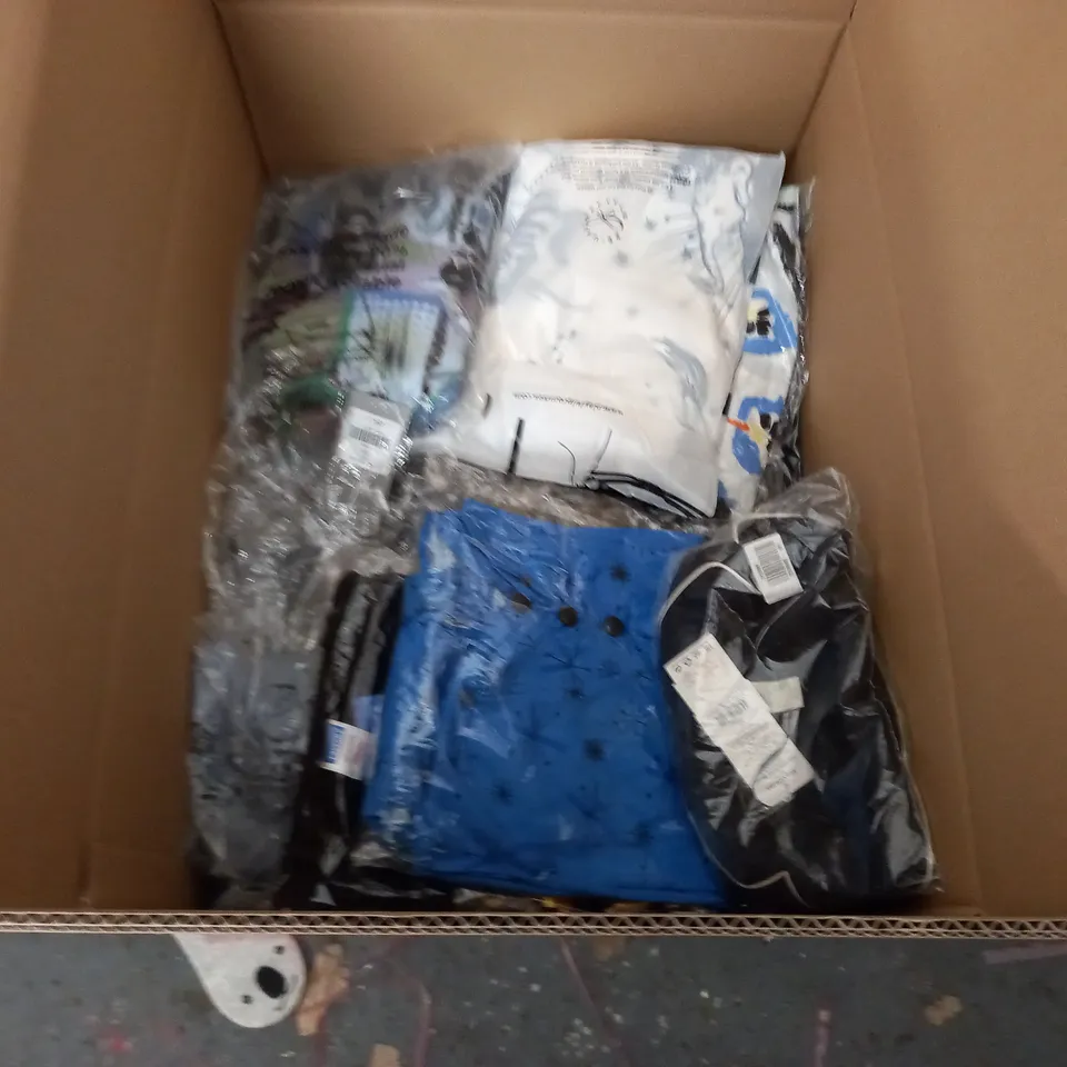 LARGE QUANTITY OF ASSORTED BAGGED CLOTHING ITEMS TO INCLUDE H&M AND BOOHOO MAN