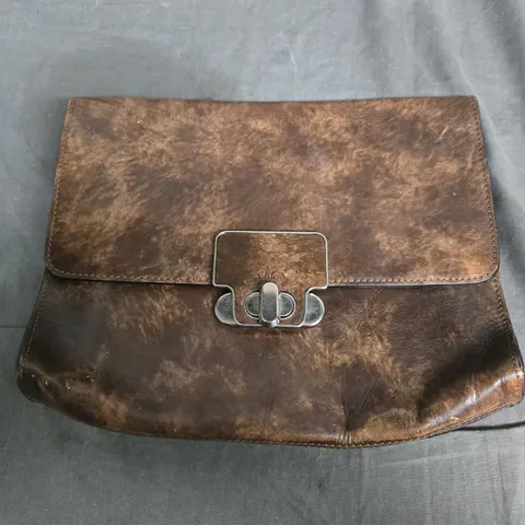 CHLOÉ BROWN LEATHER CLUTCH BAG WITH SILVER CLASP