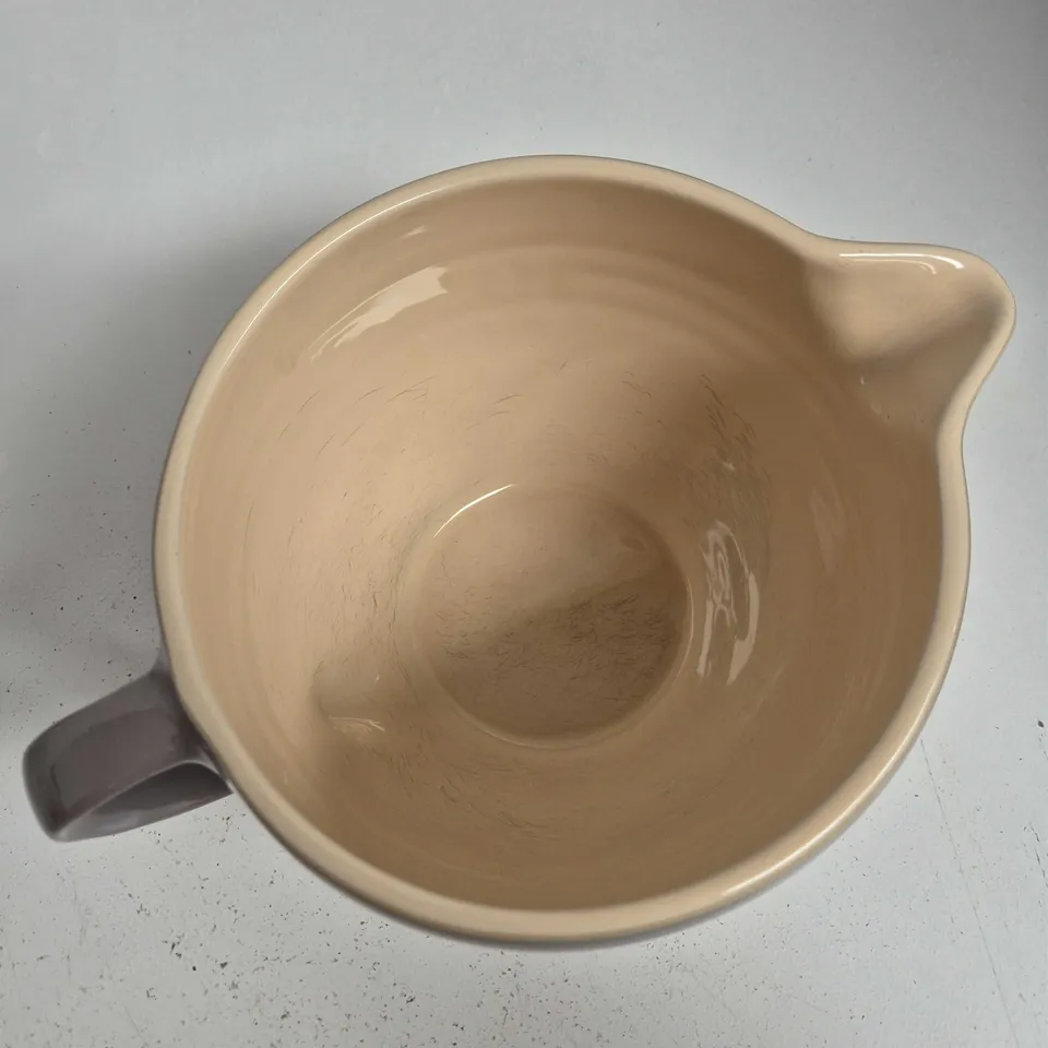 LE CREUSET CREAMER JUG – GREY EXTERIOR, BEIGE INTERIOR (21-25)