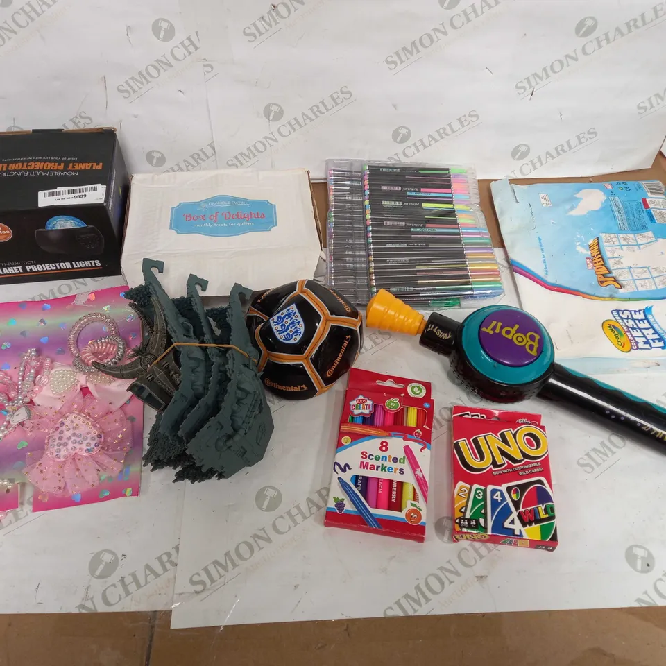 LOT OF APPROX 10 ASSORTED ITEMS TO INCLUDE UNO, PENS, BOP IT ETC