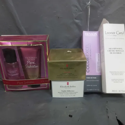 BOX OF APPROX 15 ASSORTED HEALTH & BEAUTY ITEMS TO INCLUDE - ELIZABETH ARDEN CERAMIDE CAPSULES , ELIZABETH ARDEN VISIBLE DIFFERENCE ETC -